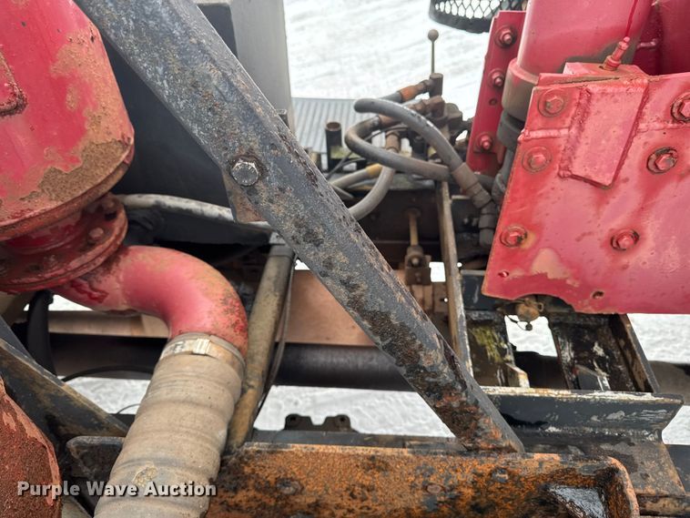 image for item EA2142 2002 International 4400 tank truck