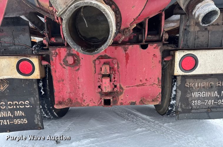 image for item EA2142 2002 International 4400 tank truck