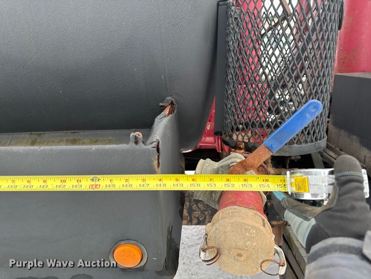 image for item EA2142 2002 International 4400 tank truck