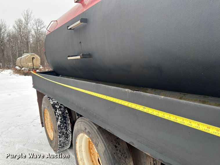 image for item EA2142 2002 International 4400 tank truck