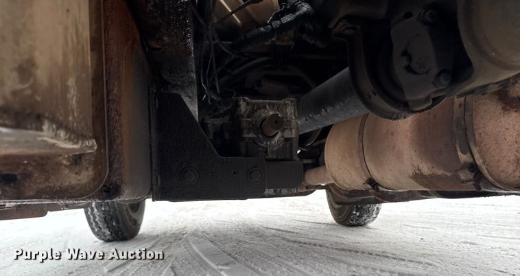 image for item EA2142 2002 International 4400 tank truck