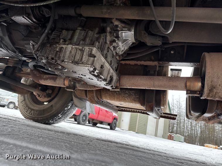 image for item EA2142 2002 International 4400 tank truck