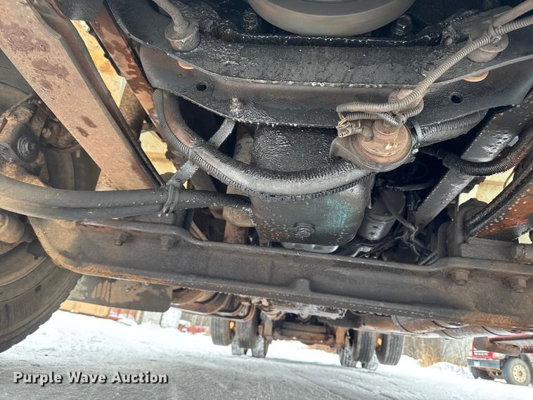 image for item EA2142 2002 International 4400 tank truck