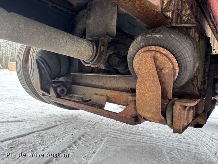 image for item EA2142 2002 International 4400 tank truck