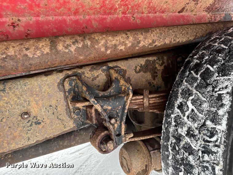 image for item EA2142 2002 International 4400 tank truck