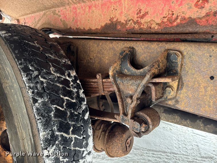 image for item EA2142 2002 International 4400 tank truck