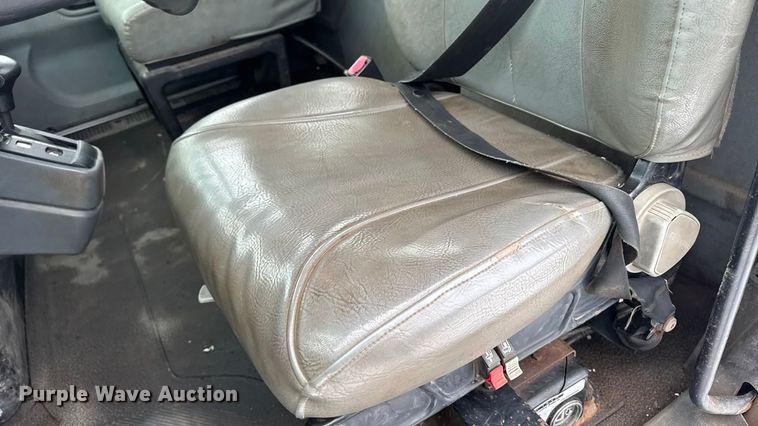 image for item EA2142 2002 International 4400 tank truck