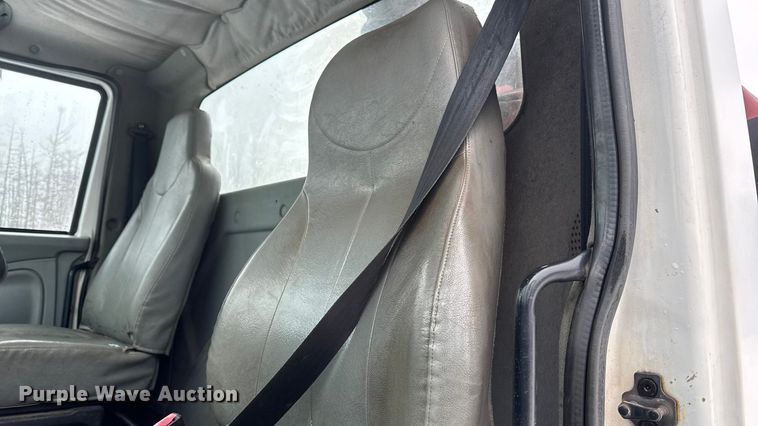 image for item EA2142 2002 International 4400 tank truck