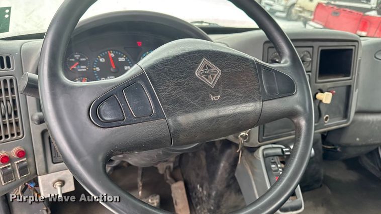 image for item EA2142 2002 International 4400 tank truck