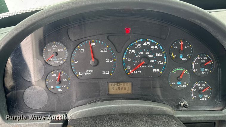 image for item EA2142 2002 International 4400 tank truck