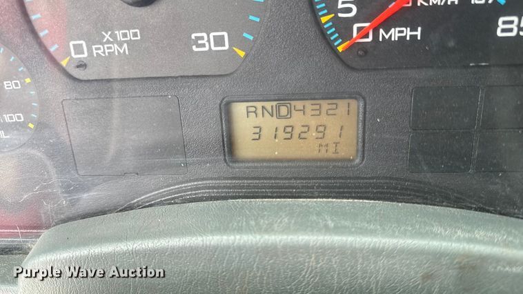 image for item EA2142 2002 International 4400 tank truck