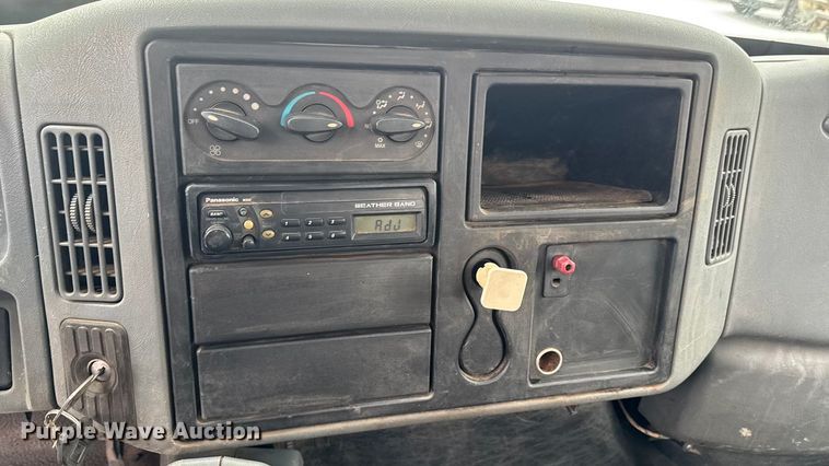 image for item EA2142 2002 International 4400 tank truck