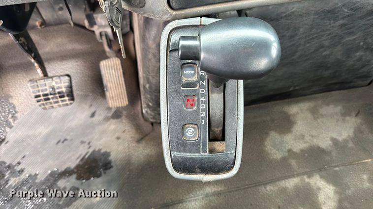 image for item EA2142 2002 International 4400 tank truck