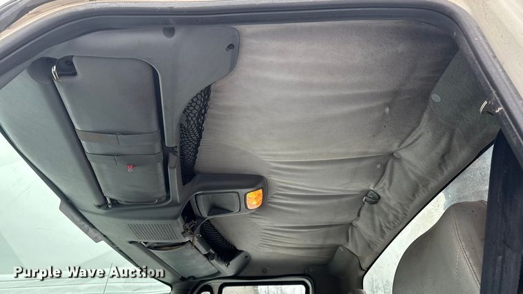 image for item EA2142 2002 International 4400 tank truck