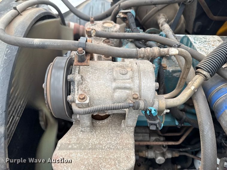 image for item EA2142 2002 International 4400 tank truck