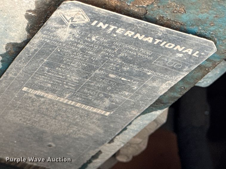 image for item EA2142 2002 International 4400 tank truck