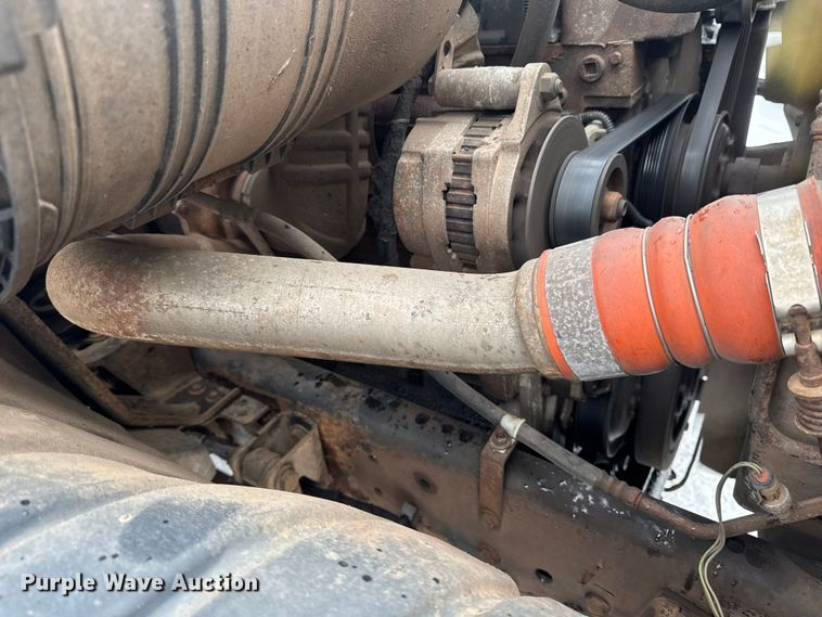 image for item EA2142 2002 International 4400 tank truck