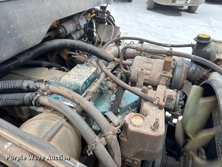 image for item EA2142 2002 International 4400 tank truck