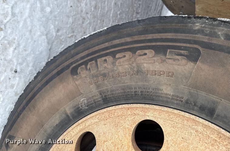 image for item EA2142 2002 International 4400 tank truck