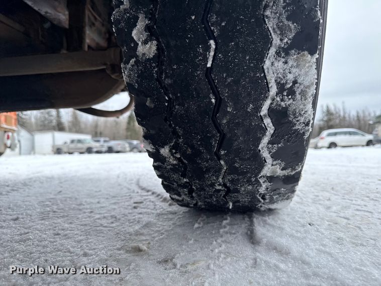 image for item EA2142 2002 International 4400 tank truck