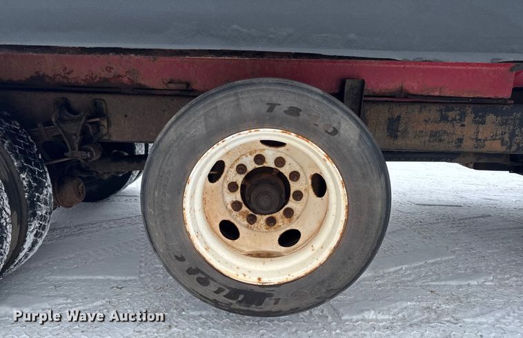 image for item EA2142 2002 International 4400 tank truck