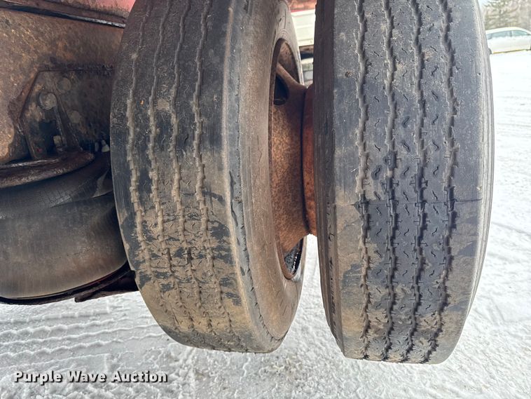 image for item EA2142 2002 International 4400 tank truck