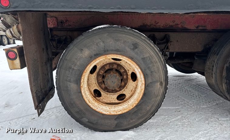 image for item EA2142 2002 International 4400 tank truck