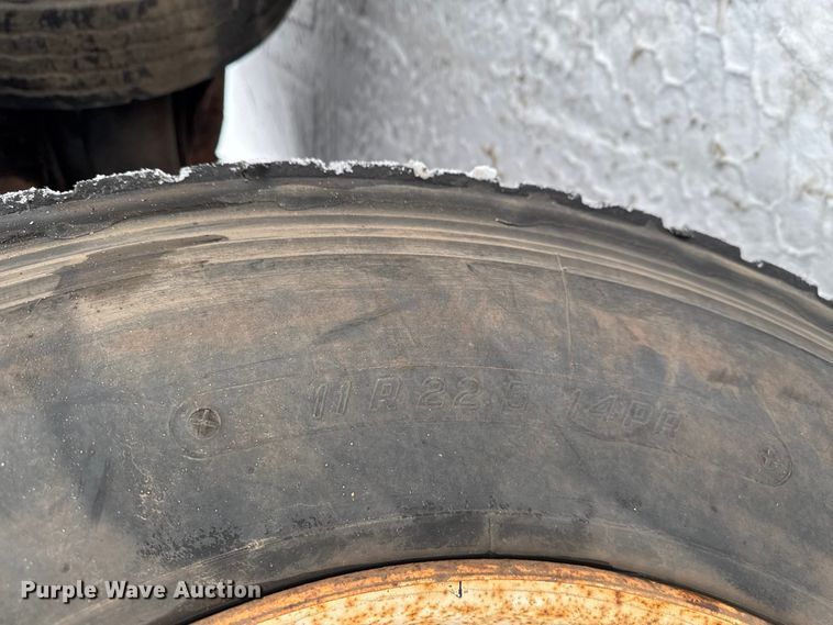 image for item EA2142 2002 International 4400 tank truck