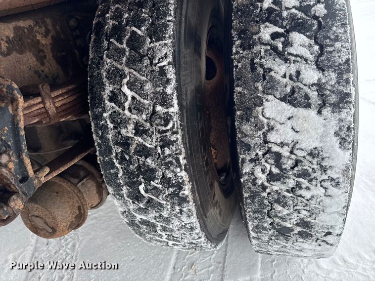 image for item EA2142 2002 International 4400 tank truck