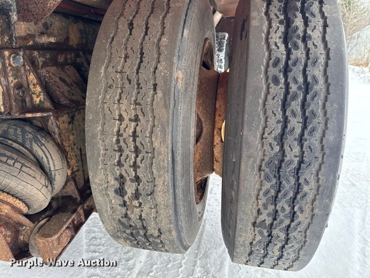 image for item EA2142 2002 International 4400 tank truck