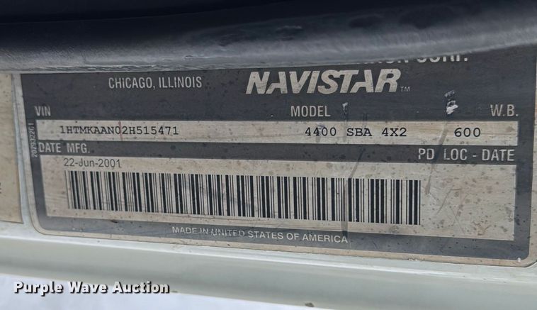 image for item EA2142 2002 International 4400 tank truck