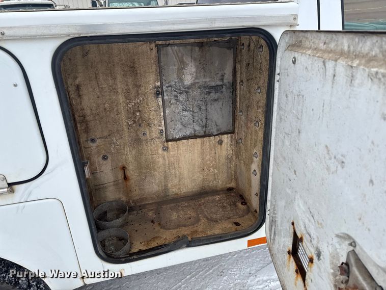 image for item EA2143 2003 Ford F450 Super Duty utility / service truck