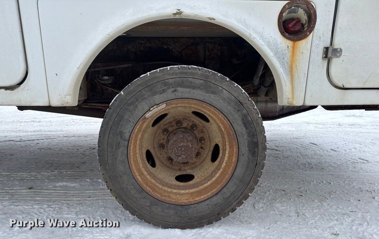 image for item EA2143 2003 Ford F450 Super Duty utility / service truck