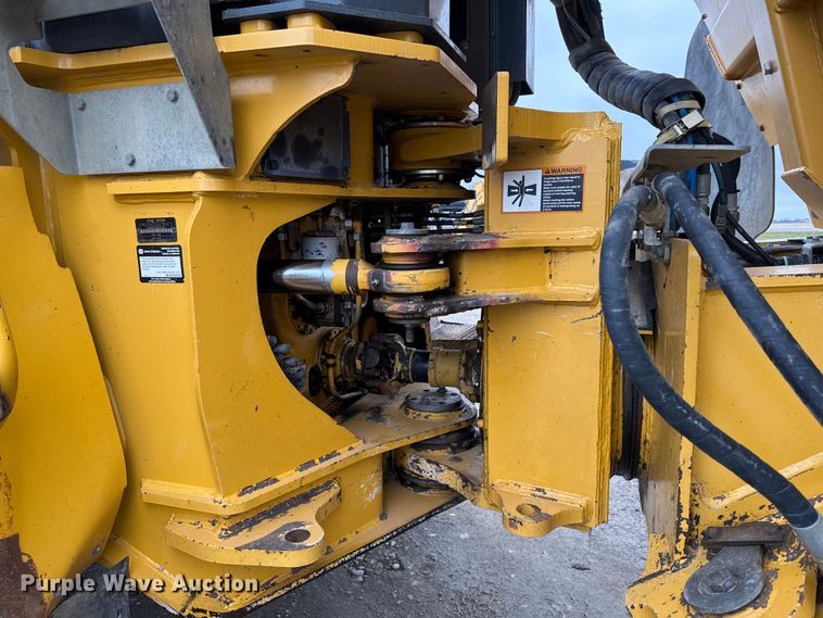 image for item EA2160 2011 John Deere 400D Series II articulated haul truck