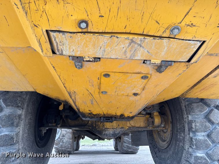 image for item EA2160 2011 John Deere 400D Series II articulated haul truck