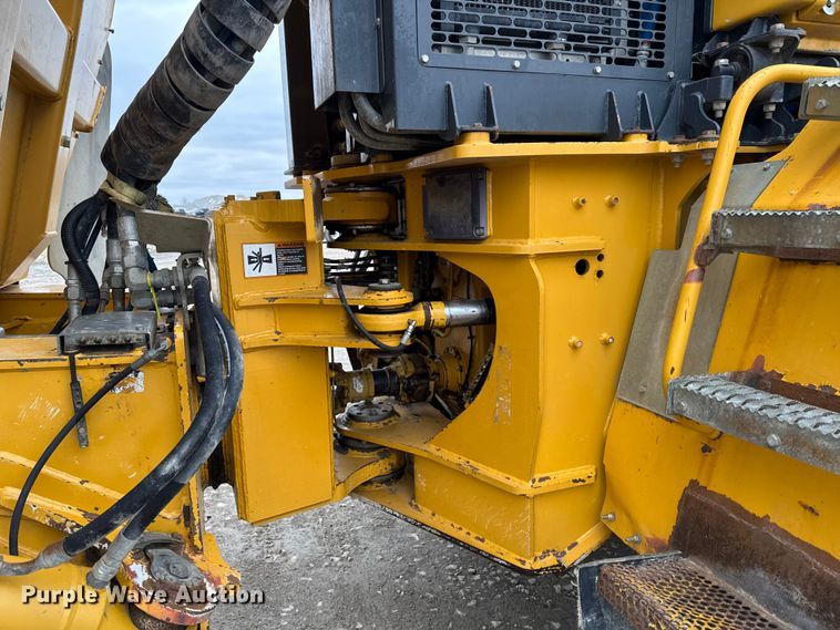 image for item EA2160 2011 John Deere 400D Series II articulated haul truck