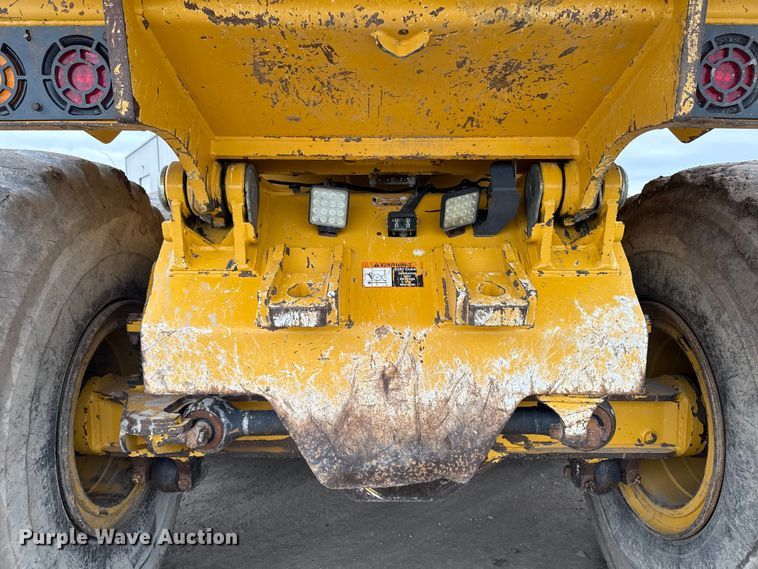 image for item EA2160 2011 John Deere 400D Series II articulated haul truck