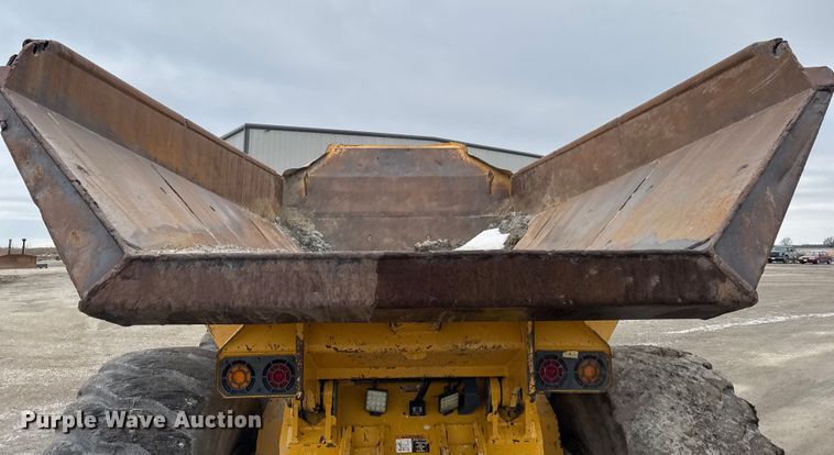 image for item EA2160 2011 John Deere 400D Series II articulated haul truck