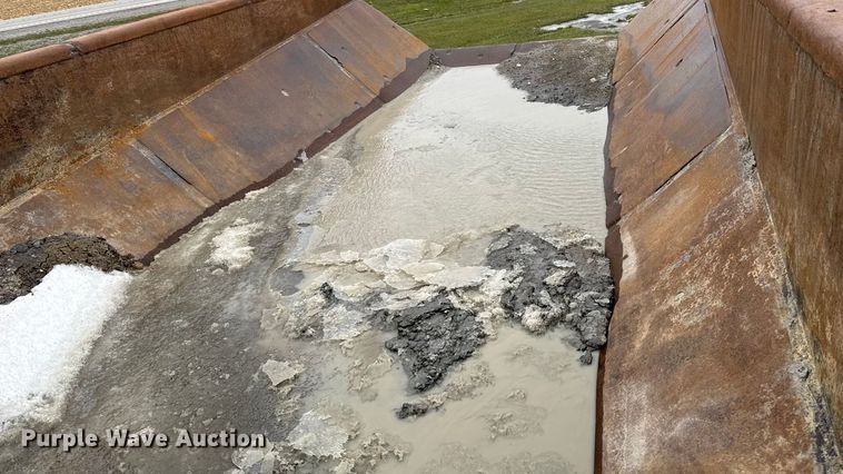 image for item EA2160 2011 John Deere 400D Series II articulated haul truck