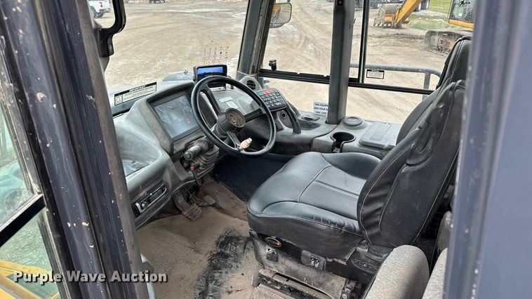 image for item EA2160 2011 John Deere 400D Series II articulated haul truck