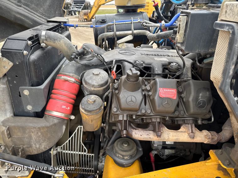 image for item EA2160 2011 John Deere 400D Series II articulated haul truck