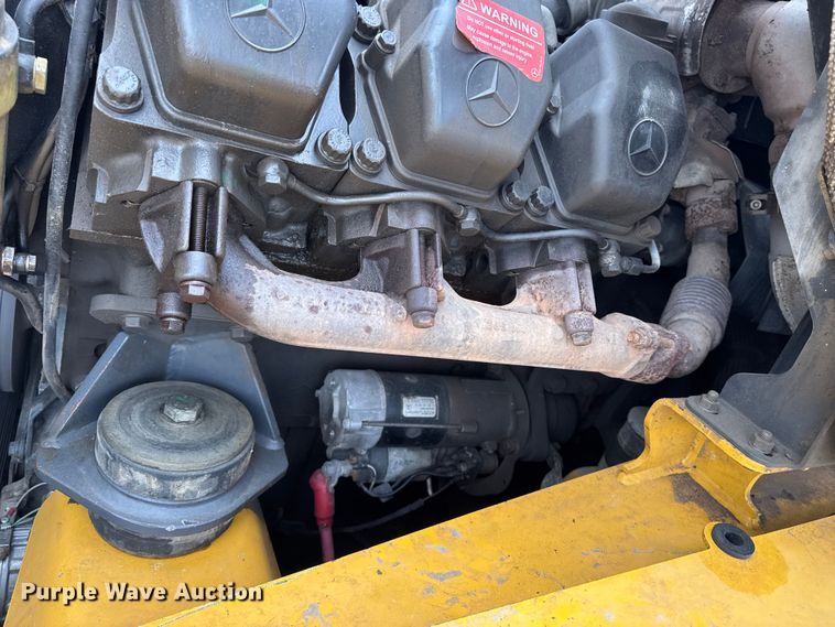 image for item EA2160 2011 John Deere 400D Series II articulated haul truck