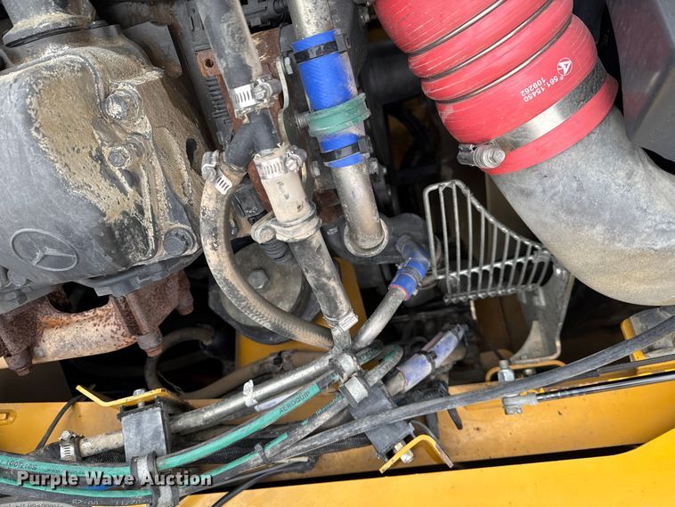 image for item EA2160 2011 John Deere 400D Series II articulated haul truck