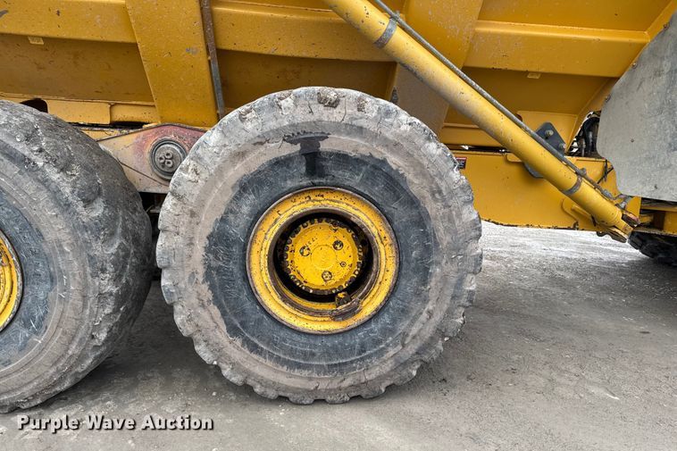 image for item EA2160 2011 John Deere 400D Series II articulated haul truck