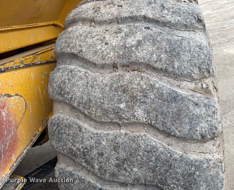 image for item EA2160 2011 John Deere 400D Series II articulated haul truck