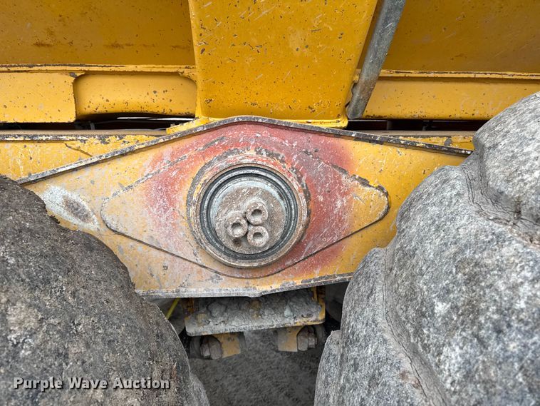 image for item EA2160 2011 John Deere 400D Series II articulated haul truck