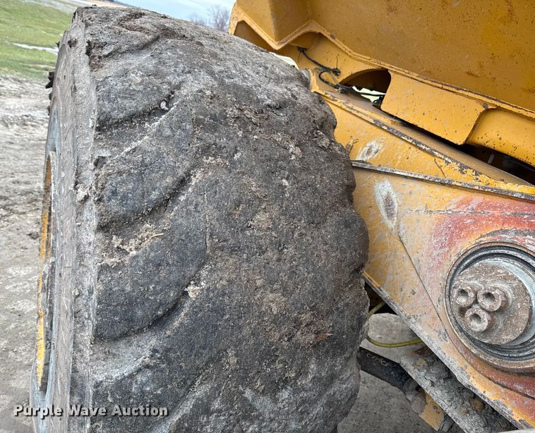 image for item EA2160 2011 John Deere 400D Series II articulated haul truck