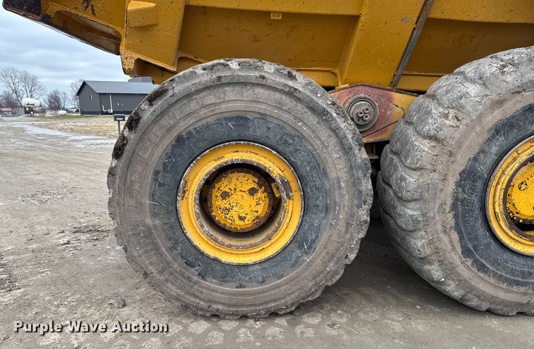 image for item EA2160 2011 John Deere 400D Series II articulated haul truck