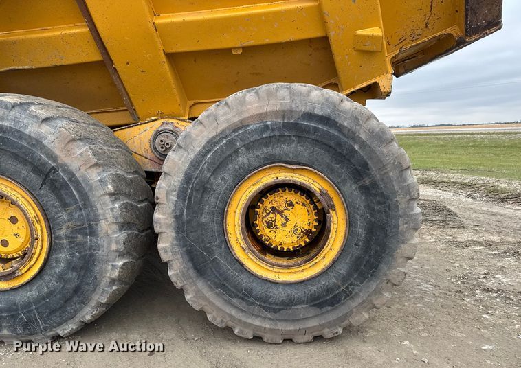 image for item EA2160 2011 John Deere 400D Series II articulated haul truck