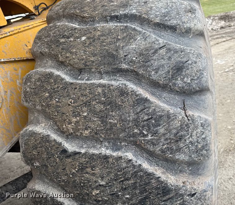 image for item EA2160 2011 John Deere 400D Series II articulated haul truck